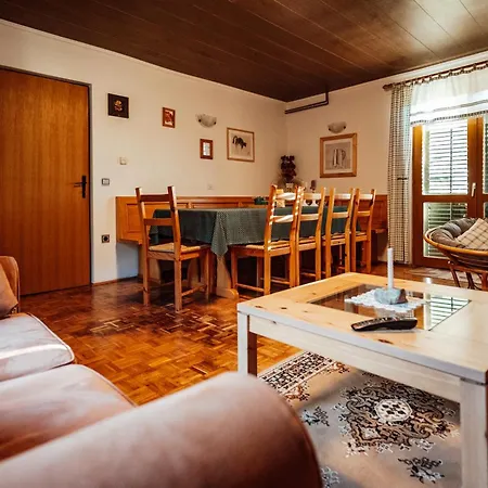 Cozy Family Place 'hisa Grozdek' - 40a *